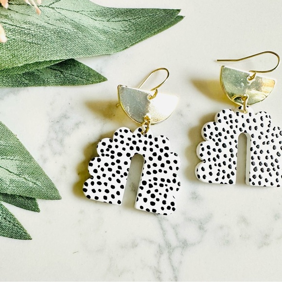 2/$30🌵 Arch Black White Dot Print Polymer Clay Earrings Gold Dangle NEW Gift - Picture 3 of 6